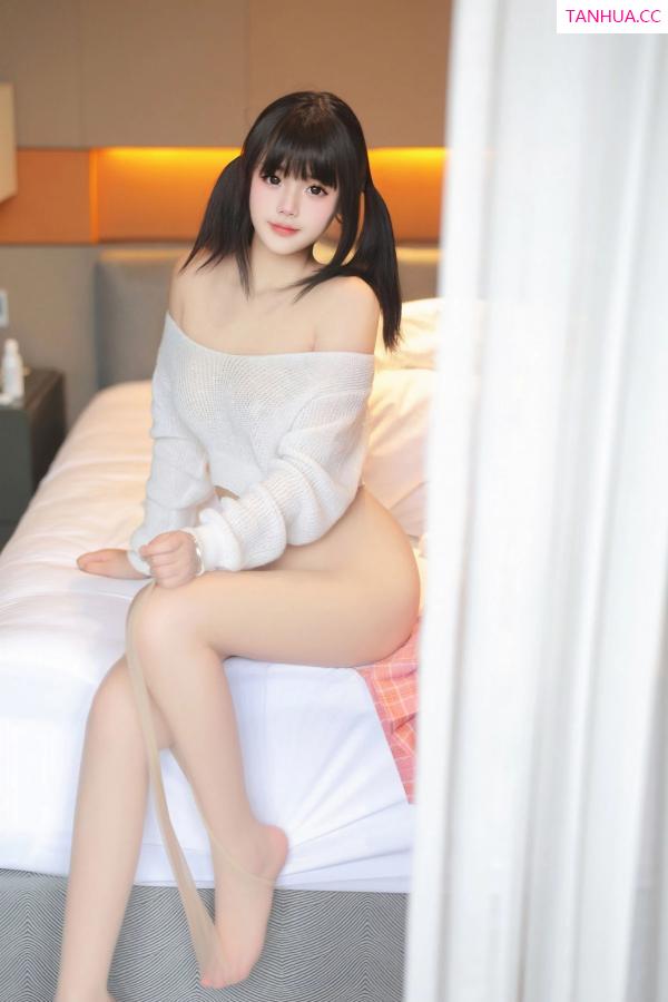   [XiuRen]高清写真图 2024.04.17 No.8404 徐若兮 新人美腿第59张图片